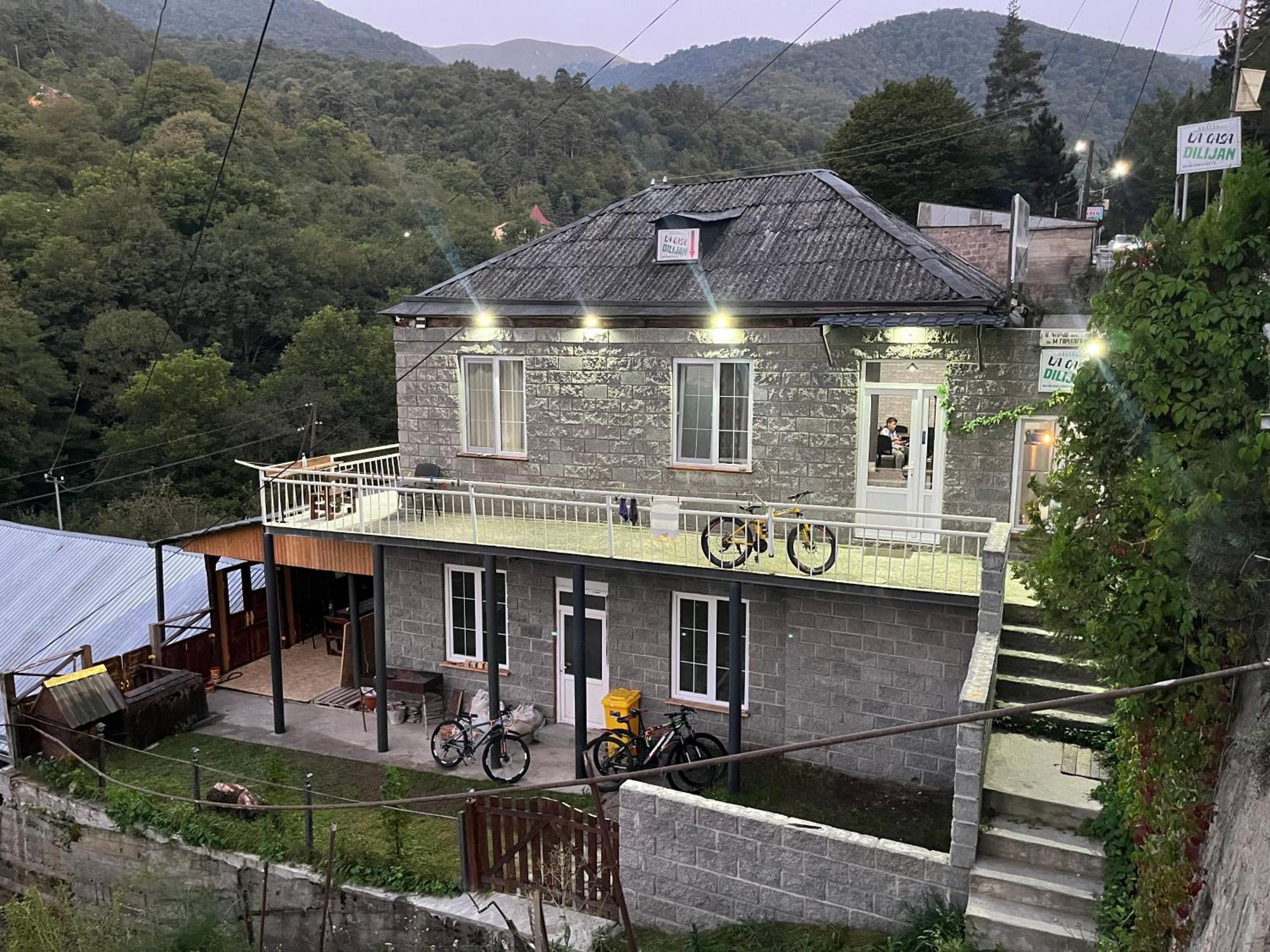 Hostel La Casa ディリジャン エクステリア 写真